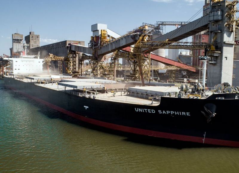 Doble récord de tonelaje y calado de salida en Puerto Quequén