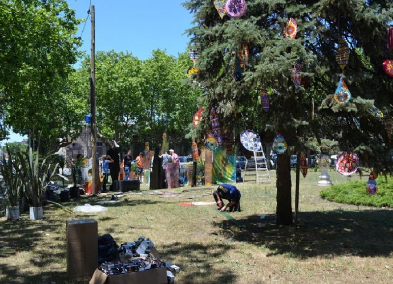 Este miércoles se encenderá el árbol de Navidad en la plaza con un acto para toda la gente