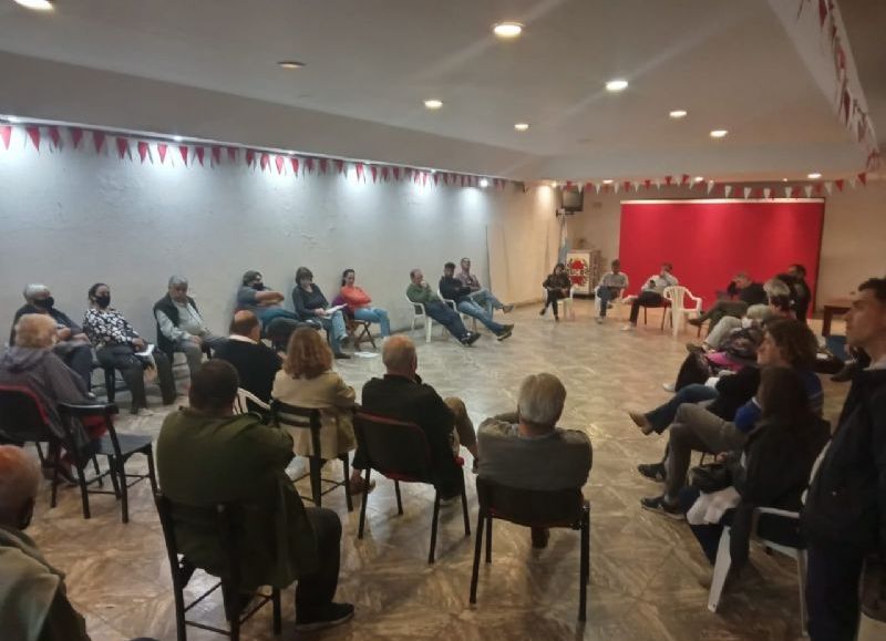 Papelonazo radical: gritos, insultos, misoginia y empujones en el plenario