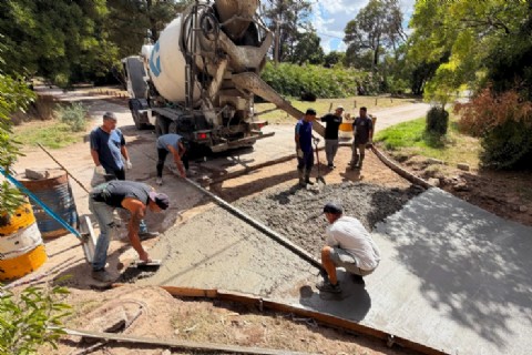 Avanza la recomposición de losas de hormigón en el Barrio Arce