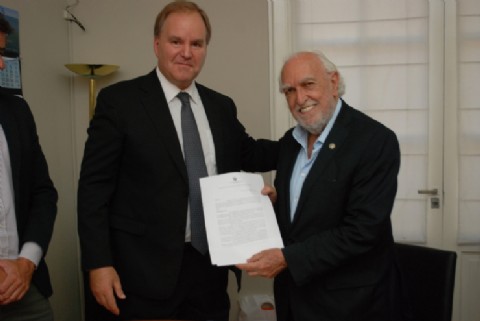 VIDEO | El ex juez, Ricardo Gil Lavedra fue reconocido como "Visitante Ilustre" del partido