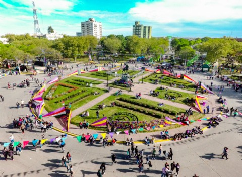 La ciudad festeja sus 142 años con actividades en la Plaza Dardo Rocha