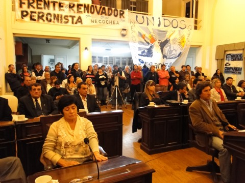 Desde la UCR expresaron que "con la  democracia se come, se cura y se educa"