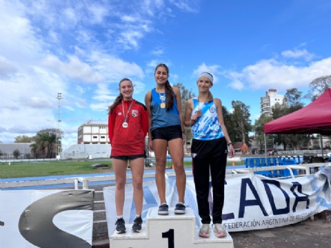 Rosario Coronel saltó más que todas y le dio un nuevo título argentino a la Escuela Municipal de atletismo