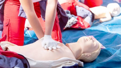 El municipio junto con la Cruz Roja organizan un taller de RCP para personas que realizan actividad física al aire libre