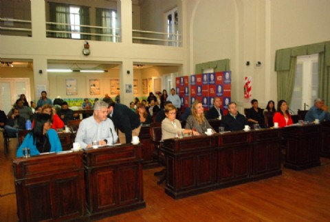 Al final pura cháchara: los radicales dieron los votos para el nuevo impuestazo