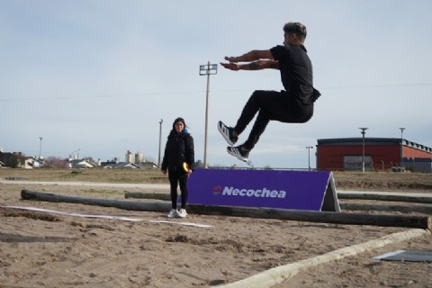 VIDEO | La etapa local de atletismo de los Juegos Bonaerenses brilló en la Pista Municipal