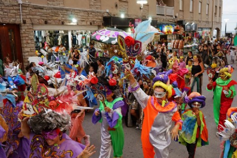 Convocan a quienes quieran participar del desfile del Carnaval de Máscaras
