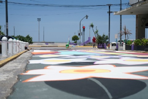 Se inaugura la intervención artística realizada sobre la Peatonal 83