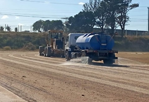 Realizan tareas de mantenimiento en el Polideportivo Municipal