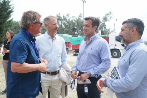 Rojas participó del acto por los 40 años del primer embarque del Puerto ACA Quequén y recorrió una terminal clave