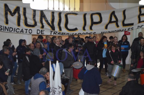 Sin interés y sin vergüenza: se viene "Ahora 6" para los sueldos municipales