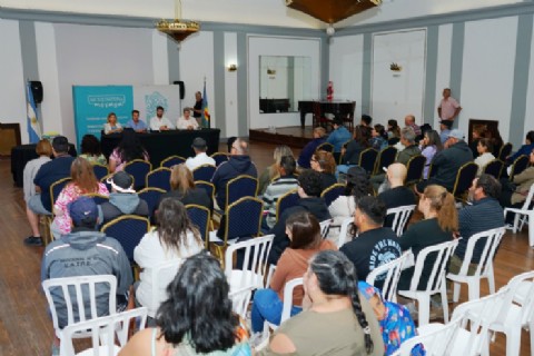 El intendente Rojas encabezó la firma de 137 escrituras para familias de Necochea y Quequén