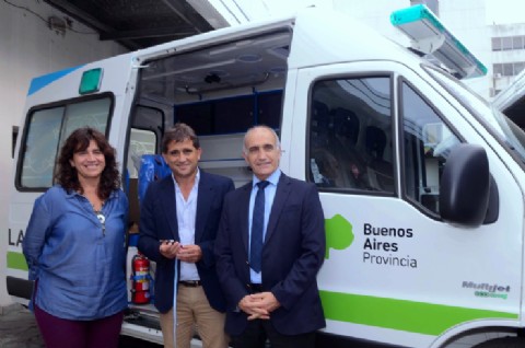 La Provincia entregó una ambulancia de traslado para Lobería