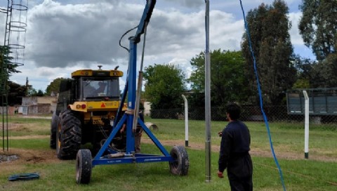 El municipio instaló una nueva bomba de agua en Claraz para reforzar el servicio durante el verano