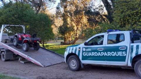Secuestraron un cuatriciclo que circulaba en zona prohibida del Parque Miguel Lillo