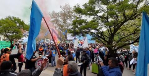 Marcha y acampe de los trabajadores municipales