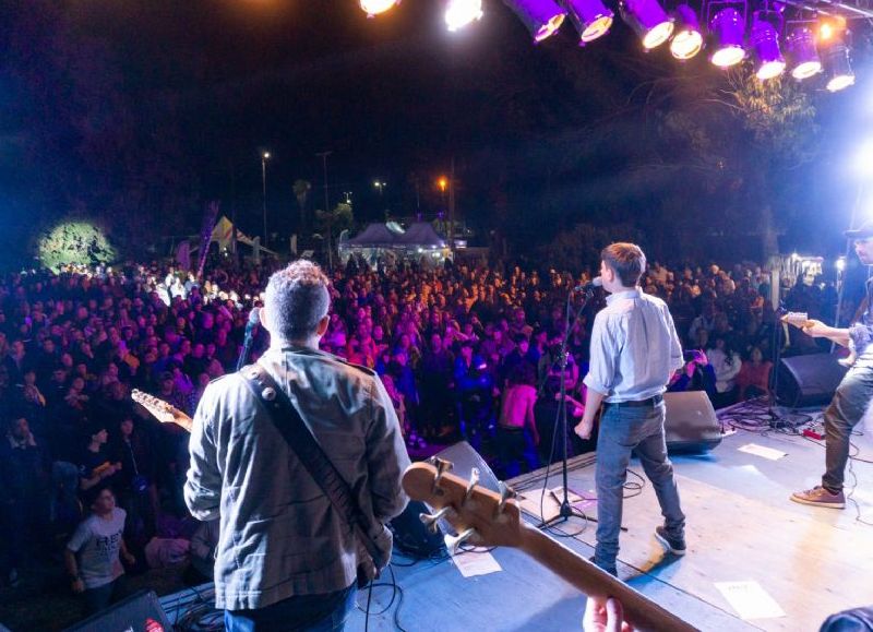 VIDEO | Rey Garufa dejó su marca en una inauguración de temporada que tuvo todos los condimentos