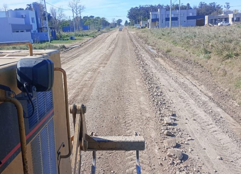Prosiguen con trabajos de repaso y bacheo en distintos puntos de la ciudad y Quequén