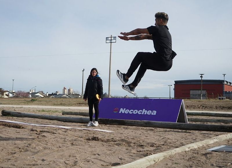 VIDEO | La etapa local de atletismo de los Juegos Bonaerenses brilló en la Pista Municipal