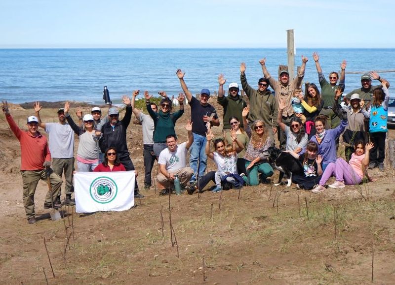 Con amplia participación de instituciones y vecinos se realizó una jornada de plantación