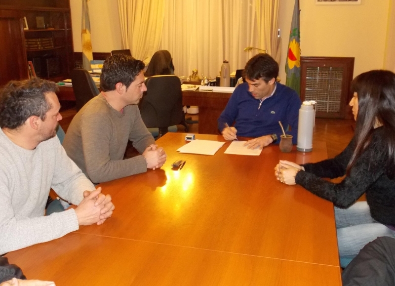 El municipio firmó junto a ATE las primeras paritarias