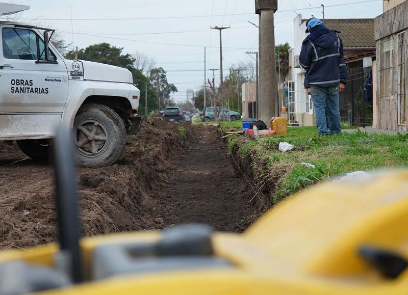 Convenio con vencinos: se construye el cordón cuneta en calle 79 entre 40 y 42