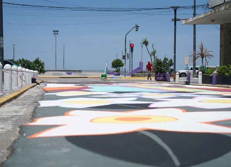 Se inaugura la intervención artística realizada sobre la Peatonal 83