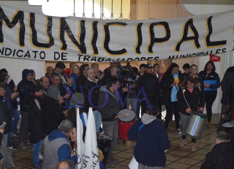 Sin interés y sin vergüenza: se viene "Ahora 6" para los sueldos municipales