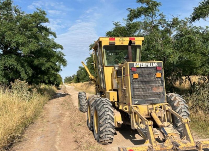 Intensos trabajos para mejorar la transitabilidad en caminos rurales del distrito
