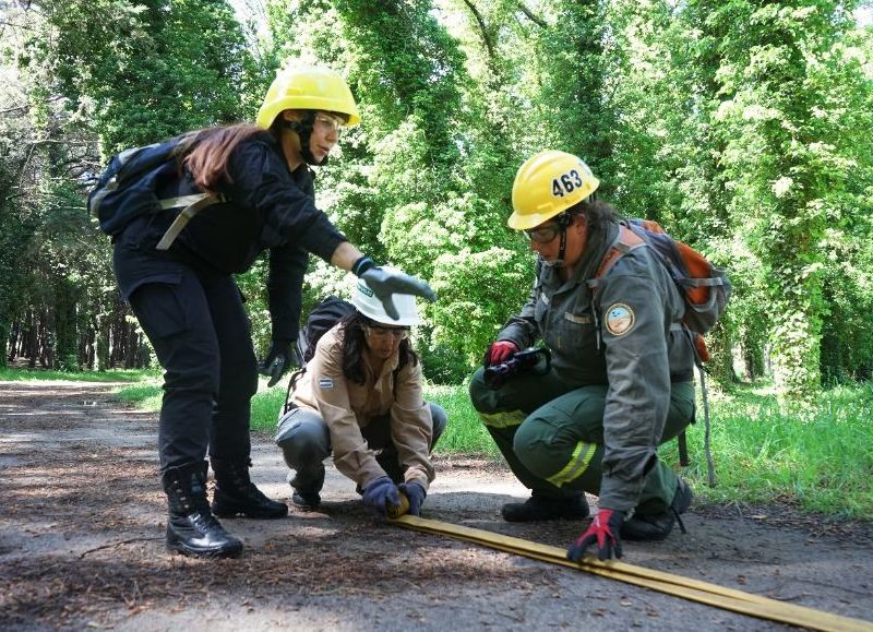 Con despliegue en distintos sectores del parque se practicaron técnicas de combate de incendios