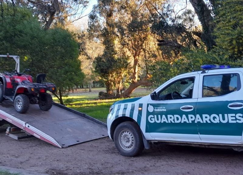 Secuestraron un cuatriciclo que circulaba en zona prohibida del Parque Miguel Lillo