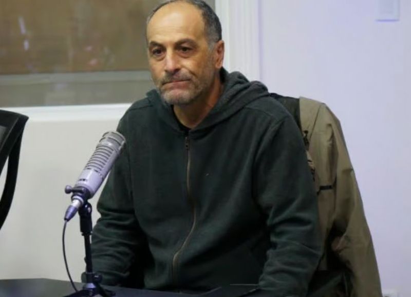 VIDEO | Acusan a Juan Cerezuela, concejal electo de La Libertad Avanza, de estar colgado de la luz