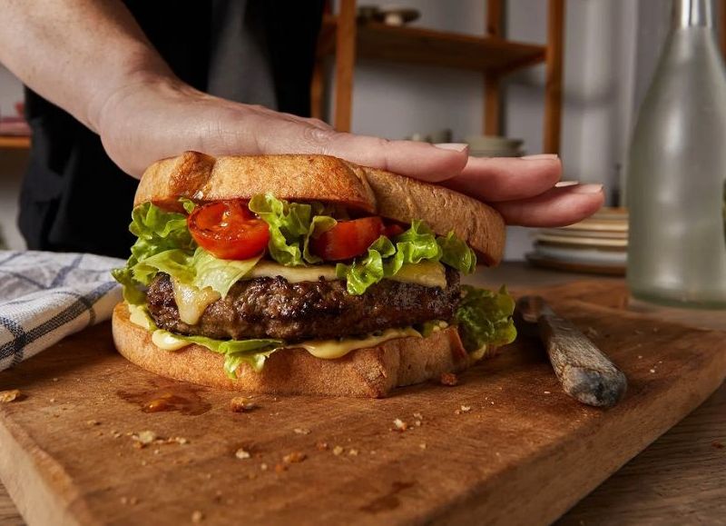 Convocan a gastronómicos para participar del programa "Jueves de Hamburguesas"