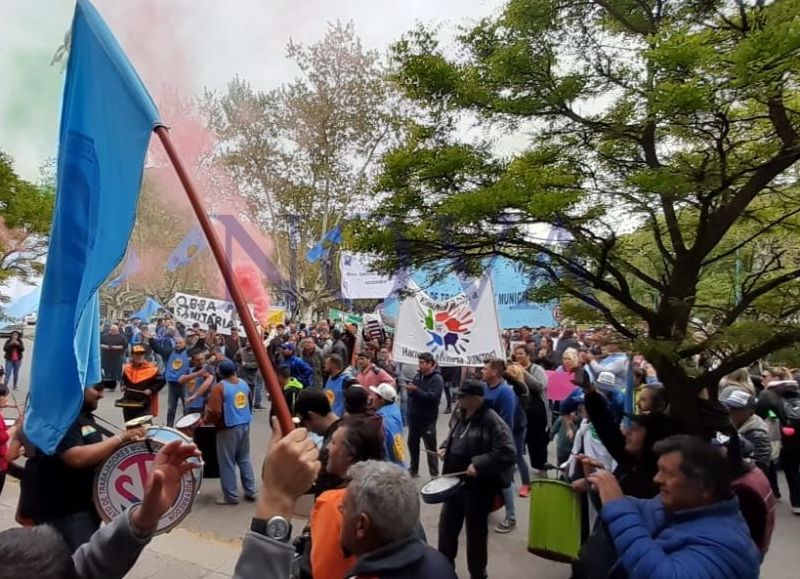 Marcha y acampe de los trabajadores municipales